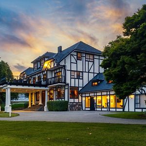 Hana Lodge